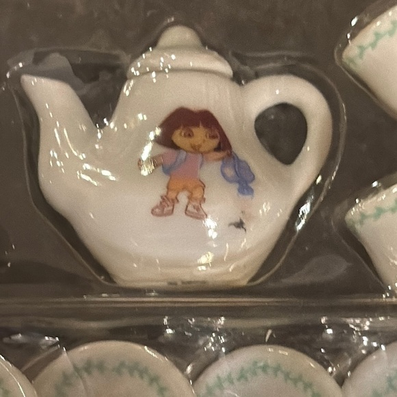 Tea Set - Picture 3 of 4